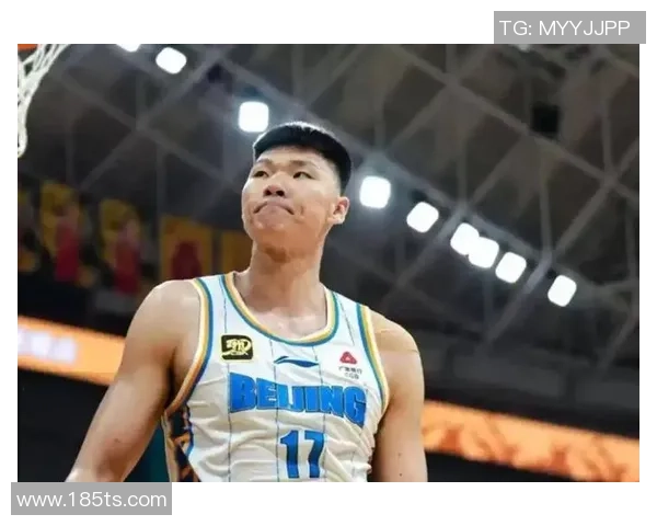 北京篮球队团队协作引发热议球迷对战术配合与球员表现分歧明显